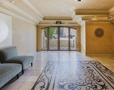 1154 S Barrington Avenue - Photo Thumbnail 23