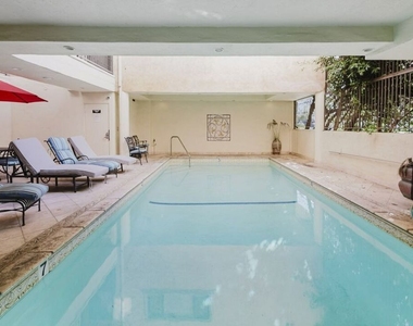 1154 S Barrington Avenue - Photo Thumbnail 21
