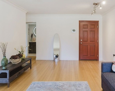 1154 S Barrington Avenue - Photo Thumbnail 18