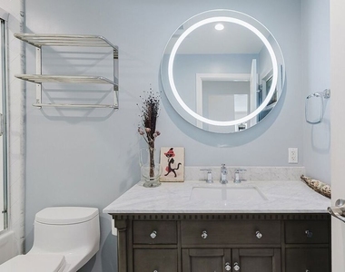 1154 S Barrington Avenue - Photo Thumbnail 2