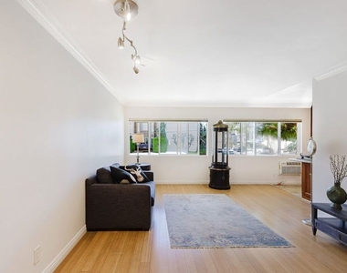 1154 S Barrington Avenue - Photo Thumbnail 13