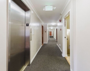1154 S Barrington Avenue - Photo Thumbnail 16