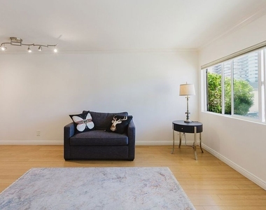 1154 S Barrington Avenue - Photo Thumbnail 19