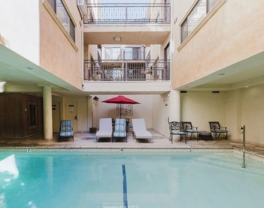 1154 S Barrington Avenue - Photo Thumbnail 22
