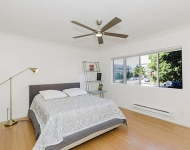 1154 S Barrington Avenue - Photo Thumbnail 4