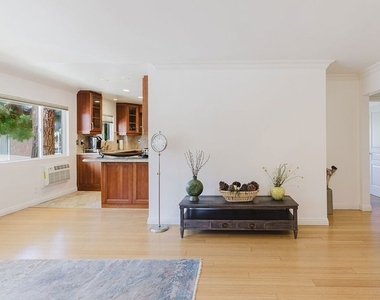 1154 S Barrington Avenue - Photo Thumbnail 15