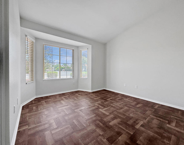 78720 W Harland Drive - Photo Thumbnail 6