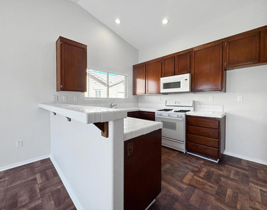 78720 W Harland Drive - Photo Thumbnail 3