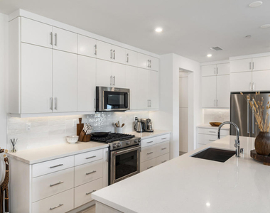 318 Huddle Springs Way - Photo Thumbnail 8