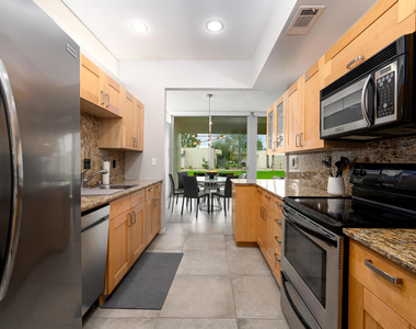 70 Lakeview Drive - Photo Thumbnail 16