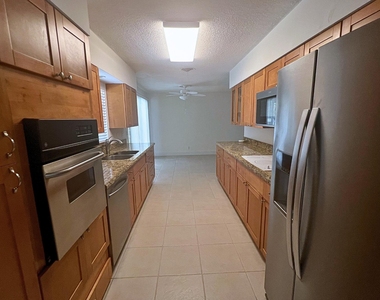 1260 Manor Drive - Photo Thumbnail 37