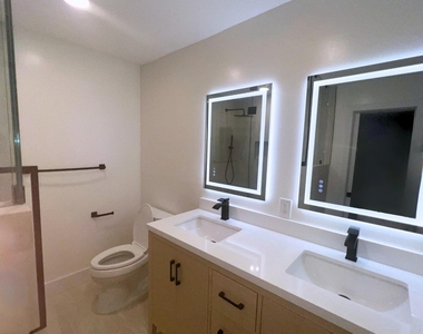 1260 Manor Drive - Photo Thumbnail 10