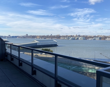 60 Riverside Boulevard - Photo Thumbnail 13