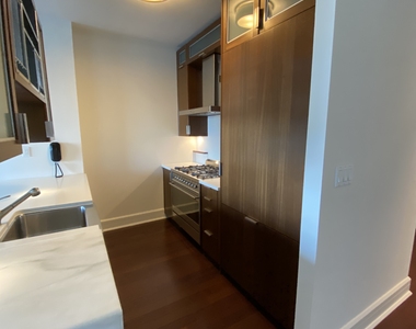 60 Riverside Boulevard - Photo Thumbnail 1