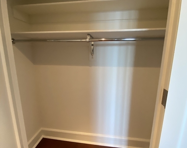 60 Riverside Boulevard - Photo Thumbnail 12