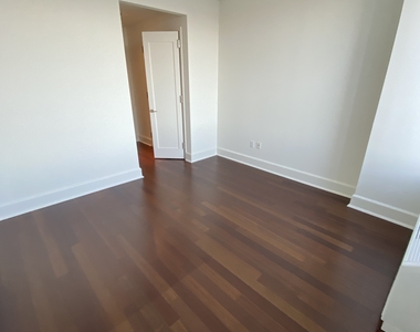 60 Riverside Boulevard - Photo Thumbnail 15
