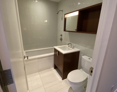 60 Riverside Boulevard - Photo Thumbnail 8