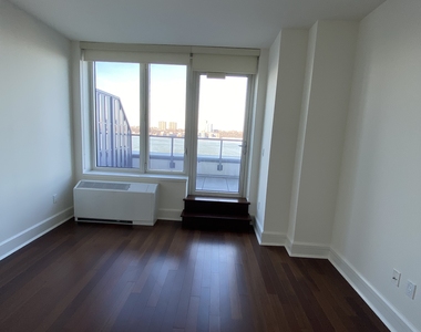 60 Riverside Boulevard - Photo Thumbnail 18