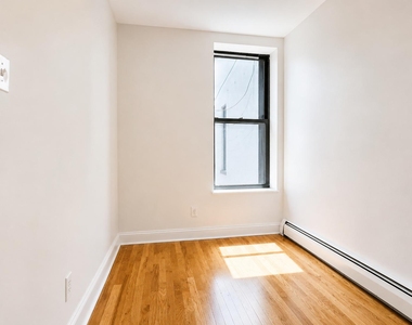 386 Manhattan Avenue - Photo Thumbnail 6