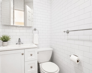 386 Manhattan Avenue - Photo Thumbnail 8