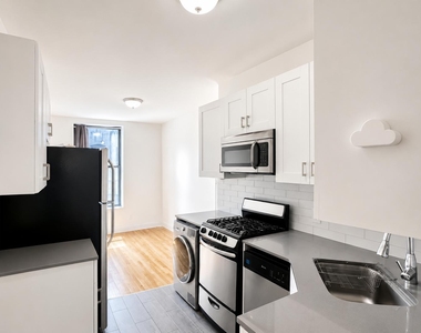 386 Manhattan Avenue - Photo Thumbnail 3