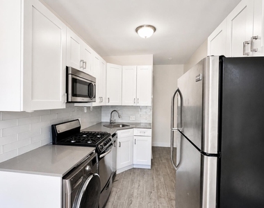 386 Manhattan Avenue - Photo Thumbnail 4