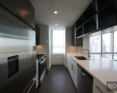 Tenth Avenue - Photo Thumbnail 2