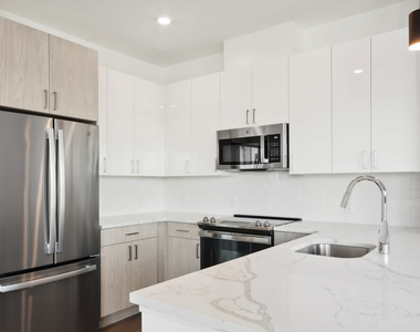 655 Washington Street - Photo Thumbnail 8
