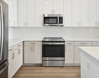 655 Washington Street - Photo Thumbnail 7