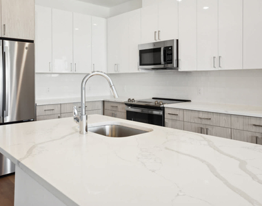655 Washington Street - Photo Thumbnail 5