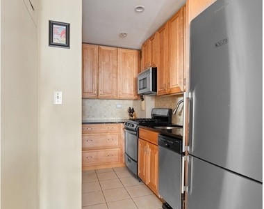 439 E 88th St - Photo Thumbnail 3