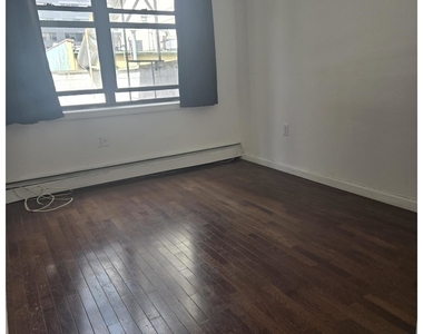 155 E 33rd St - Photo Thumbnail 2