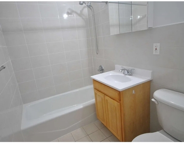 155 E 33rd St - Photo Thumbnail 3