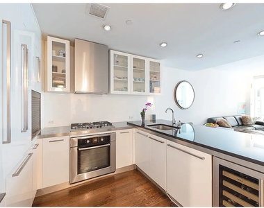 133 W 22nd St - Photo Thumbnail 2
