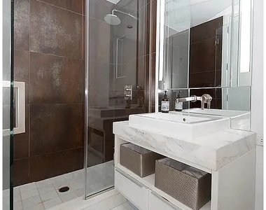 133 W 22nd St - Photo Thumbnail 4