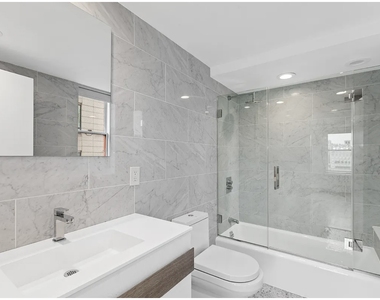 40 E 61st St - Photo Thumbnail 3