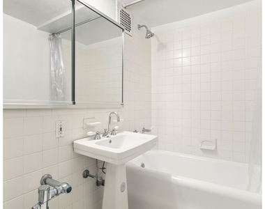 5  Tudor City Pl - Photo Thumbnail 3