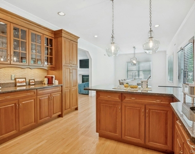 575 Washington Avenue - Photo Thumbnail 16