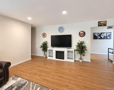 201 Birchwood Road - Photo Thumbnail 10