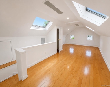 1463 Hewlett Avenue - Photo Thumbnail 7
