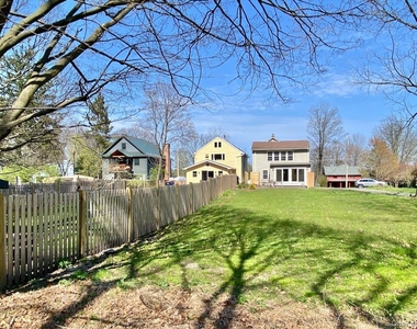 32 Oak Street - Photo Thumbnail 30