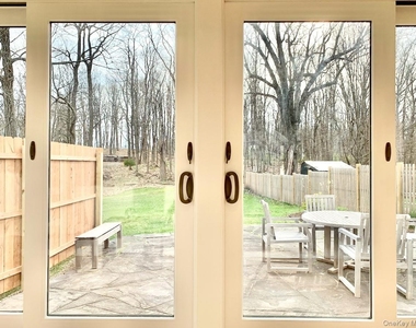 32 Oak Street - Photo Thumbnail 28