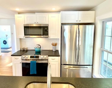 32 Oak Street - Photo Thumbnail 8