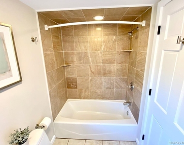 32 Oak Street - Photo Thumbnail 23