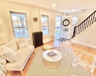 32 Oak Street - Photo Thumbnail 2