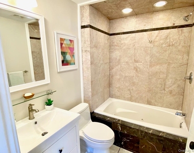 32 Oak Street - Photo Thumbnail 14