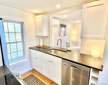 32 Oak Street - Photo Thumbnail 6