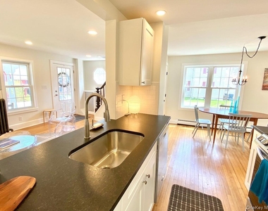 32 Oak Street - Photo Thumbnail 9