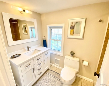 32 Oak Street - Photo Thumbnail 22