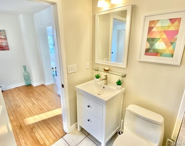 32 Oak Street - Photo Thumbnail 13